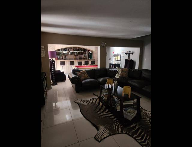 4 BEDROOM HOUSE FOR SALE IN BRENTHURST